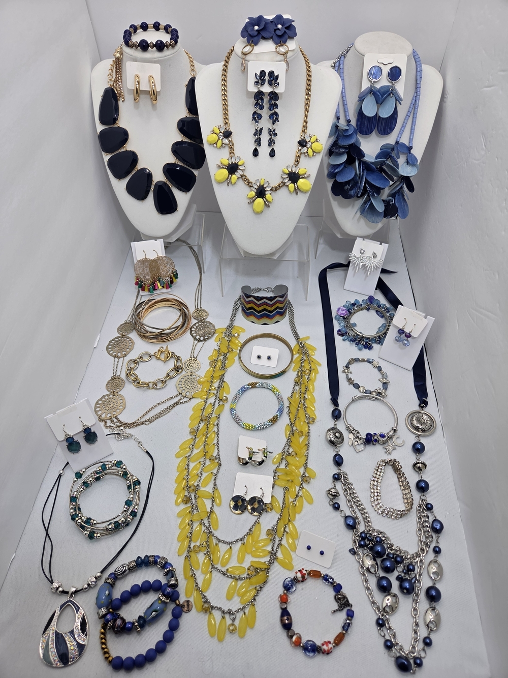 HUGE ​32-pc Vintage & Modern Jewelry Lot CHICO'S J CREW NATASHA Necklace Earring